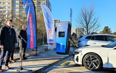 Dobrá zpráva pro vlastníky elektromobilů. Praha má novou nejvýkonnější dobíjecí stanici